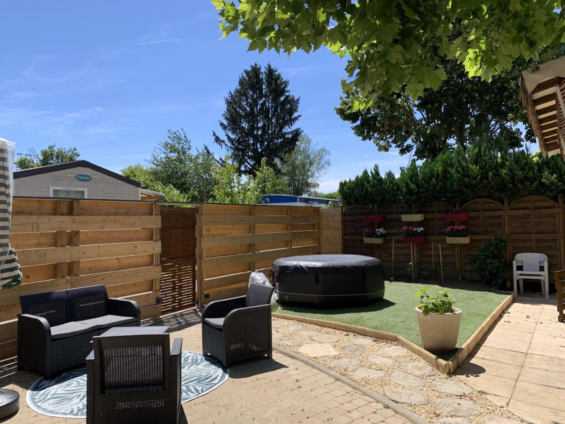 Havre De Paix Bord De Saone Avec Jacuzzi Hotel Massieux Exterior foto